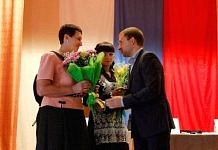 Стобалльнице из Свободненского района вручил медаль  «За особые успехи в учении» врио губернатора области