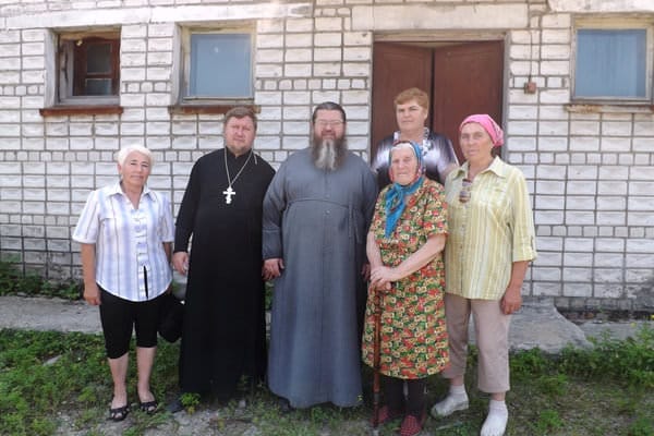 Помещение под часовню показали священникам из Свободного жители села Костюковка. Новости