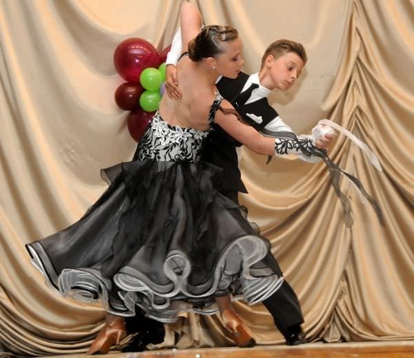Хореограф Василий Казаков приглашает свободненцев всех возрастов на занятия бальными танцами. Новости