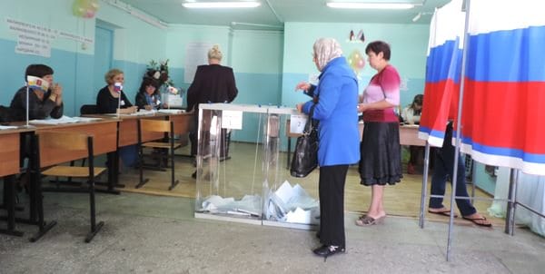 В северном микрорайоне Свободного избирательная комиссия навестила труженицу тыла. Новости