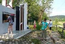 Дети из свободненского приюта привели в порядок памятники погибшим на войне землякам