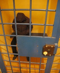 За 4 удара топором по собутыльнику житель Свободненского района приговорён к 2 годам лишения свободы. Новости
