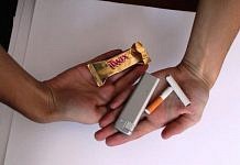 Полицейские предложили углегорским старшеклассникам поменять сигареты на конфеты