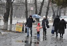 Сугробы на улицах Свободного растаяли под ноябрьским дождём