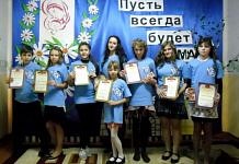 В свободненском микрорайоне Дубовка мамам подарили концерт с чаепитием и футболки «Единая Россия»