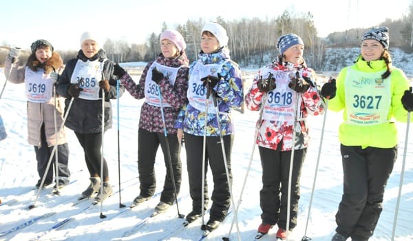 На лыжной базе в Свободном первыми боролись за призы Деда Мороза воспитатели детских садов. Новости