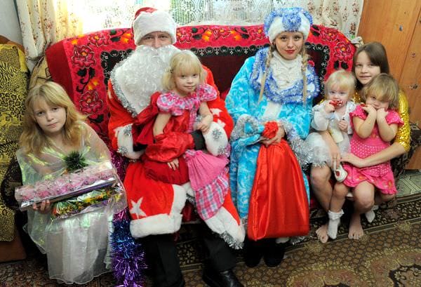 Дед Мороз и Снегурочка навещают свободненских детей. Новости