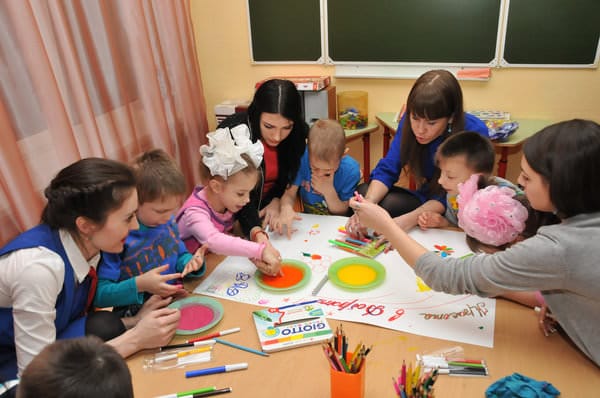 Участницы конкурса красоты пришли в Свободненский детский дом. Новости