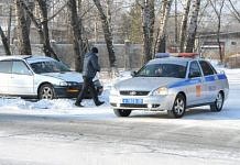 «Репинский» подъём в Свободном после снегопада стал опасным для водителей