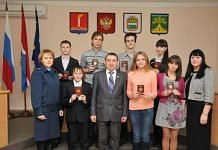 Юные граждане Свободного получили первые паспорта к Дню Конституции