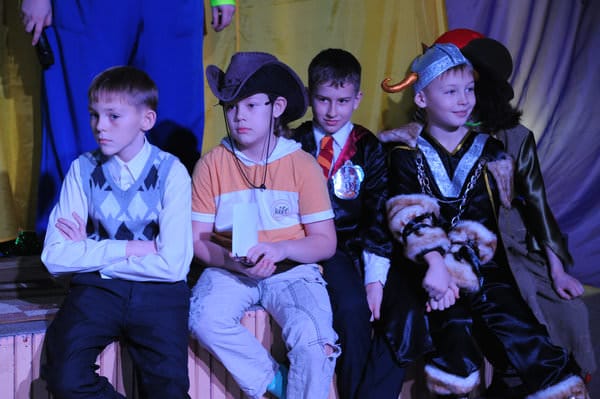На новогоднюю ёлку к одарённым детям Свободного по традиции пришёл мэр города. Новости
