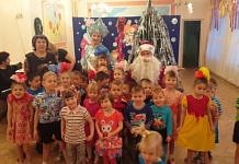 В Свободном полицейский Дед Мороз заглянул с подарками к детям с трудной судьбой