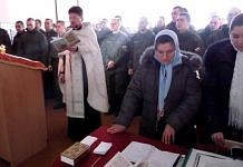 Солдаты-срочники из Свободненского гарнизона молятся о здоровье близких в воинском храме