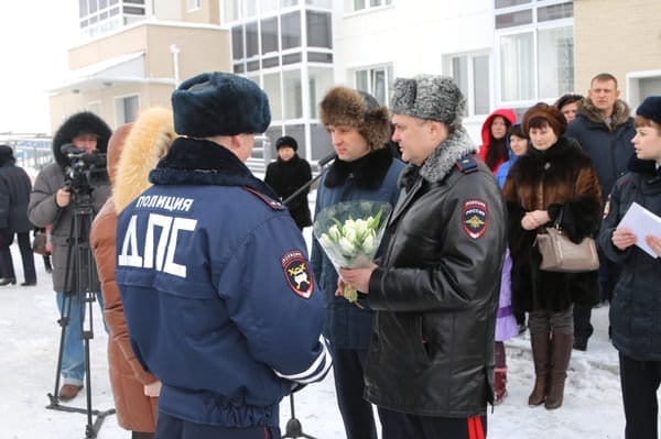 Амурские полицейские получили сертификаты на жильё в Циолковском. Новости
