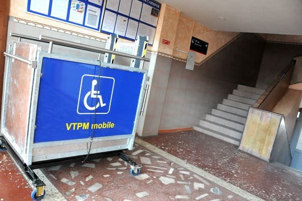 На свободненском вокзале появился лестничный подъёмник для маломобильных пассажиров. Новости
