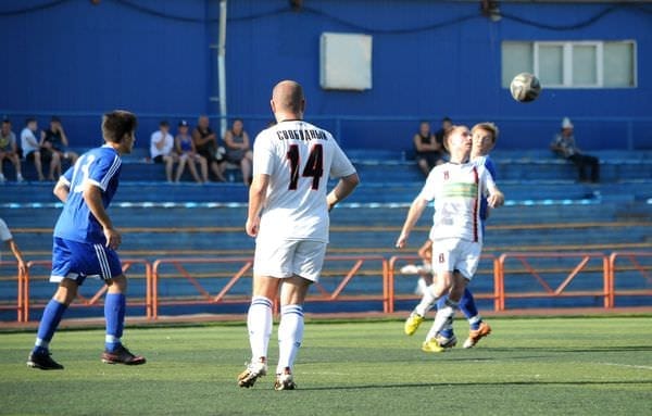 Пенальти помогло команде ФК «Свободный» забить единственный гол благовещенцам. Новости