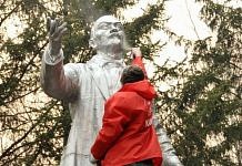 Коммунисты Свободного привели в порядок памятники Ленину к дню его рождения