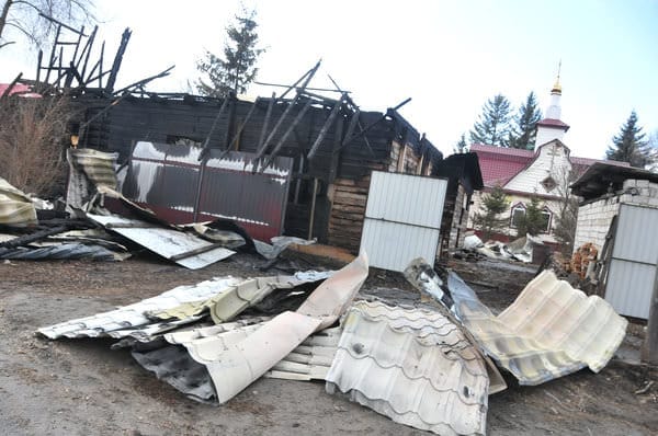 Из-за поджога недостроенного частного дома в Свободном едва не загорелся храм. Новости