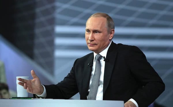 Путин обратил внимание на просьбу «спасти дворец» в Свободном во время «Прямой линии». Новости
