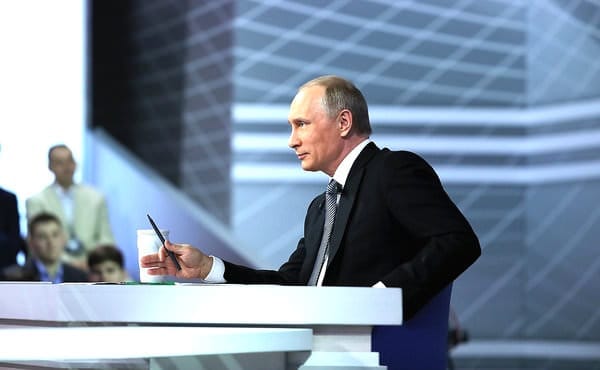 Путин обратил внимание на просьбу «спасти дворец» в Свободном во время «Прямой линии». Новости