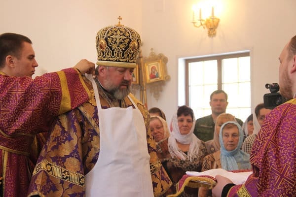 В Углегорске освятили православный храм и поклонный крест. Новости