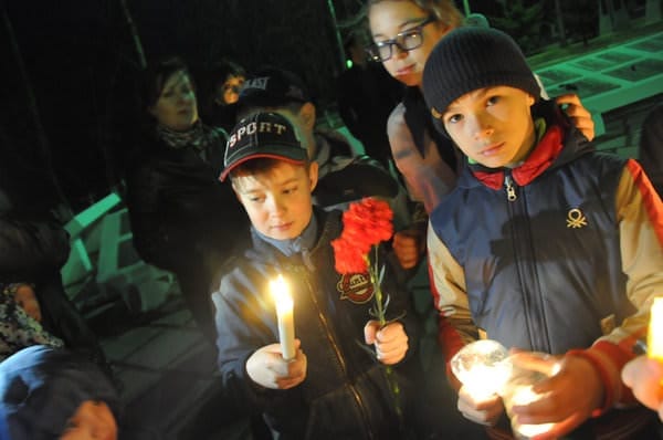 Свободненская молодёжь делилась огоньками свечей для неугасающей памяти о Победе. Новости
