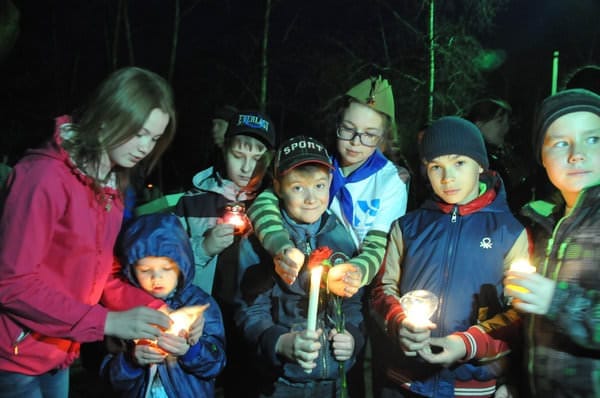 Свободненская молодёжь делилась огоньками свечей для неугасающей памяти о Победе. Новости