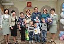 В Международный день семьи маленьким свободненцам вручили почётный знак «Рождённому в Приамурье»