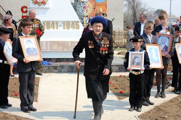 В селе Новоивановка Свободненского района 9 мая открыли стелу в память о погибших на войне. Новости
