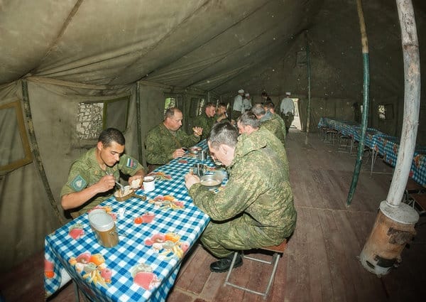 Амурские военнослужащие будут питаться в столовых по отпечатку пальца. Новости