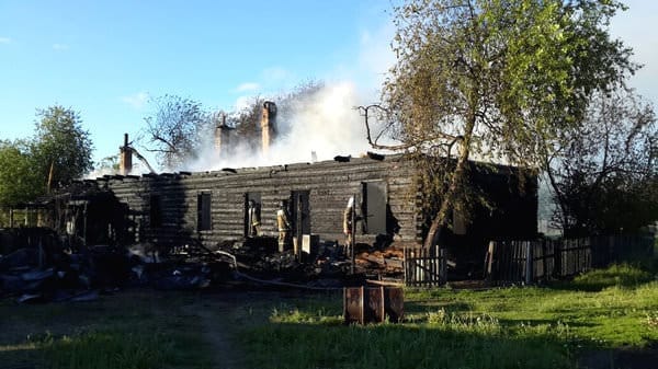 В селе Черновка Свободненского района полностью выгорел четырёхквартирный дом. Новости