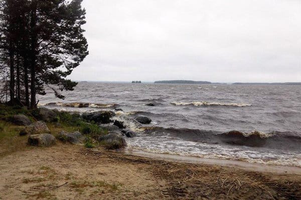 15 московских школьников погибли при сплаве по озеру в Карелии. Новости