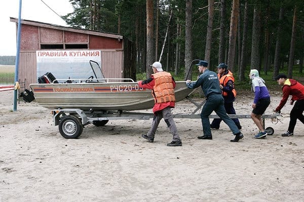 15 московских школьников погибли при сплаве по озеру в Карелии. Новости