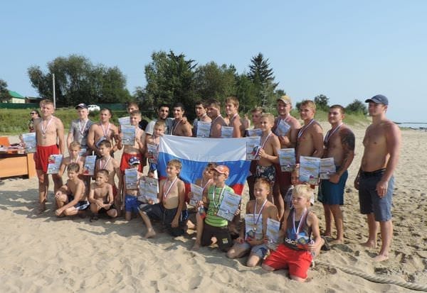 Молодёжные парламентарии Свободненского района провели патриотическую акцию на берегу Зеи. Новости