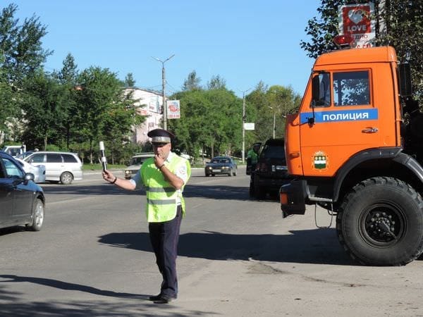 «КамАЗ» с полицейскими из области прибыл в Свободный для проверки водителей. Новости