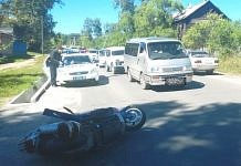 Мотоциклиста на дороге в Свободном выбило из «седла» при столкновении с Тойотой