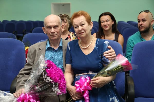 Супруги из Москвы отметили золотую свадьбу в городе своей юности - Свободном. Новости