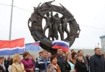Монумент «Создателям космодрома «Восточный» будет встречать приезжающих в Углегорск