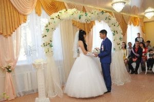 В России хотят юридически приравнять венчание к регистрации в ЗАГСе