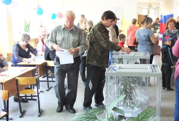 Избиратели залинейного микрорайона Свободного активно голосовали и прививались от гриппа. Новости