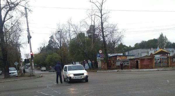 В утреннем ДТП на Почтамтском перекрёстке в Свободном едва не пострадали пешеходы. Новости