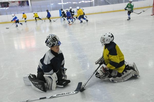 На ледовой арене Свободного готовят будущих звёзд хоккея и фигурного катания. Новости