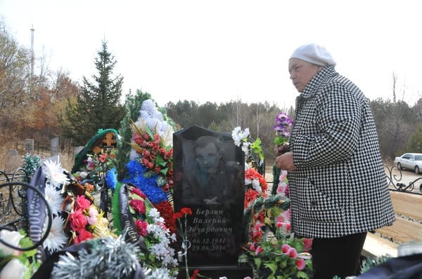 Бывшему мэру Свободного Валерию Берзину установили памятник на могиле. Новости
