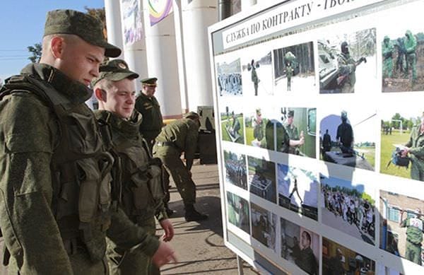 В Амурской области более 500 военнослужащих по призыву заключили контракт с Минобороны РФ