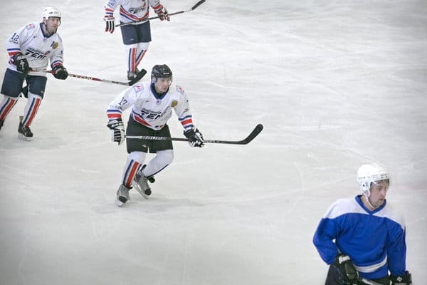Российские и китайские хоккеисты впервые сразятся на льду реки Амур. Новости