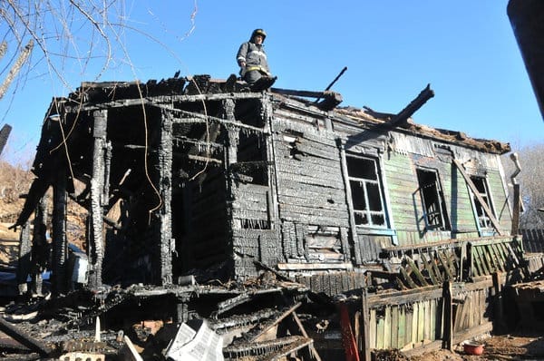 Многодетная семья в Свободном осталась без жилья после пожара. Новости