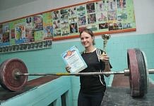 Студентка медучилища из Свободного установила «тяжёлый» рекорд Амурской области
