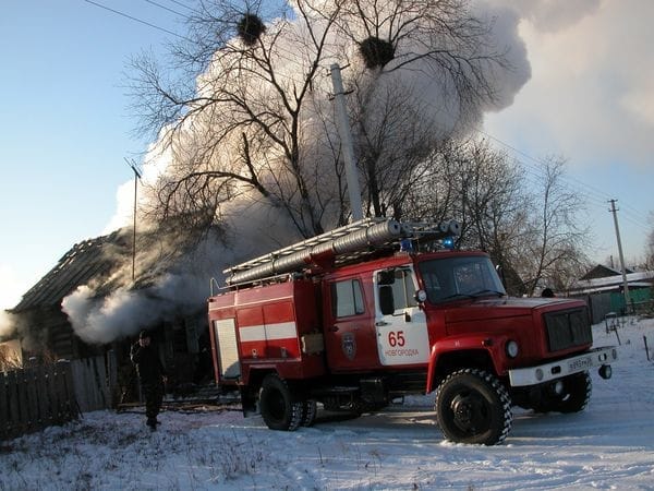 Двое жителей свободненского села едва не сгорели заживо в доме после поджога. Новости