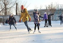 Покататься на коньках в Свободном уже можно и на льду стадиона «Торпедо»