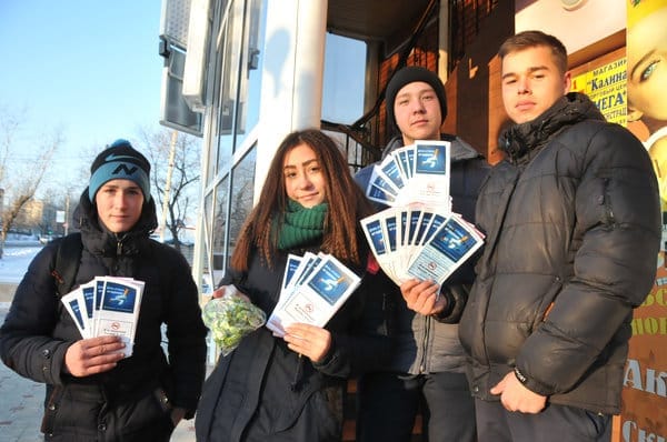Молодёжные активисты предлагали свободненцам поменять сигареты на конфеты. Новости